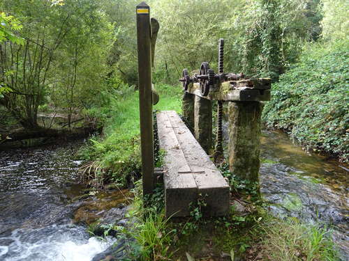 Autour de la motte castrale