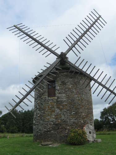 Chapelles et moulins de Clohars