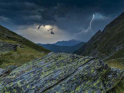 La foudre : comment l’éviter en randonnée La foudre : comment l’éviter en randonnée
