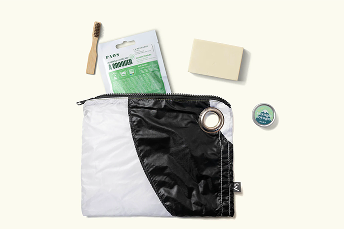 Kit cosmétique survie - © PAOS