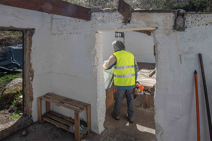 Interieur de la cabane en rehabilitation