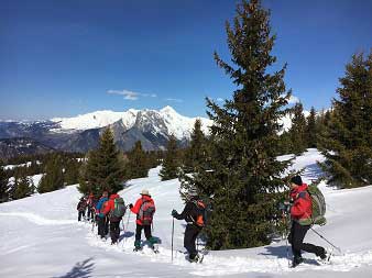 Randonnée en raquettes en Haute-Maurienne - Conseil MonGR - crédit : FFRandonnée