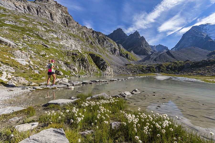 Jour 2 : Pralognan, la Vanoise, sentier du col de la vanoise - Lac des Vaches. Crédit : MONTICO Lionel / HEMIS