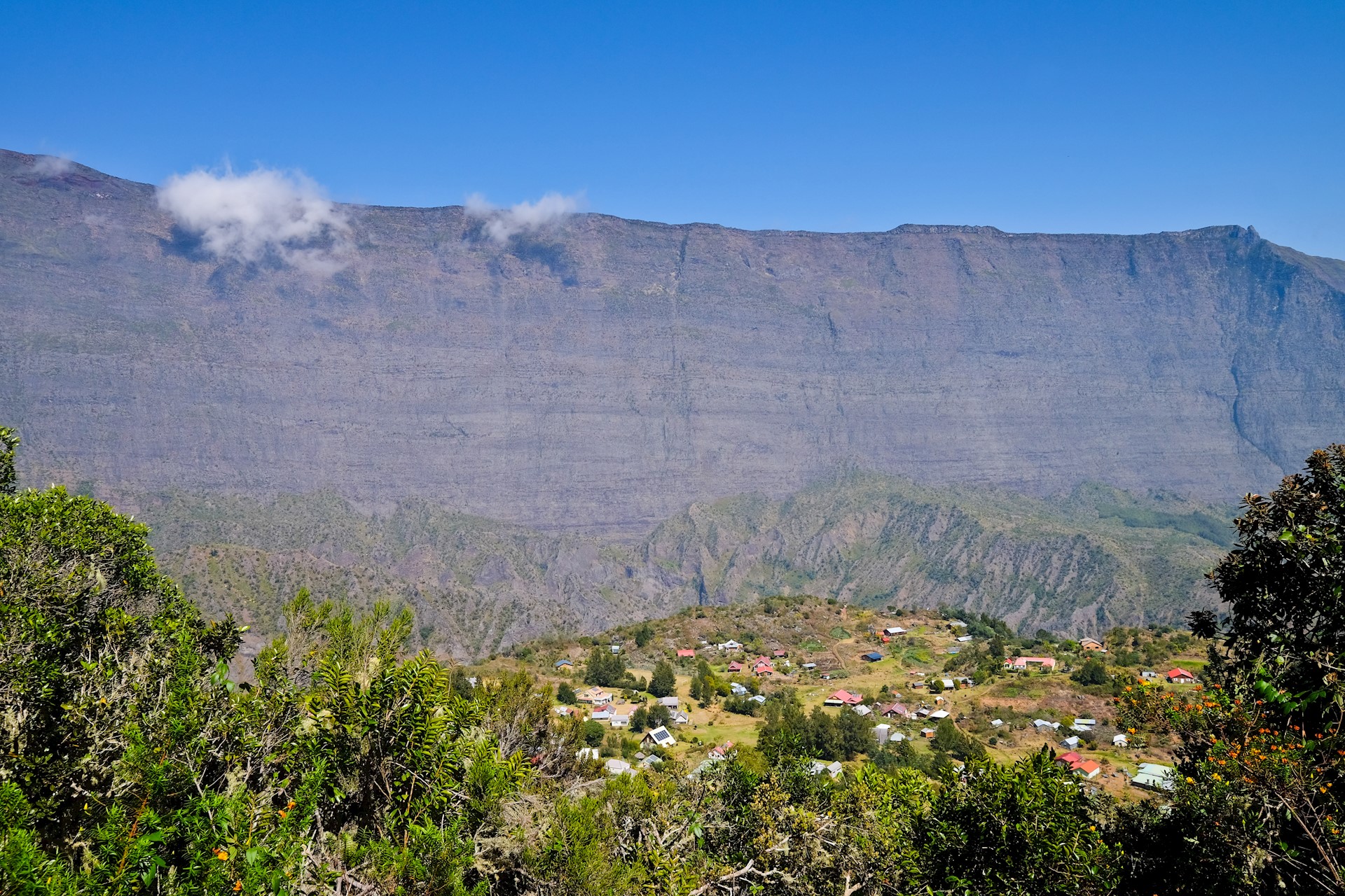 GR R2, Réunion, l'Ilet de La Nouvelle, "capitale" du cirque de Mafate, crédit photo : Johannes Braun