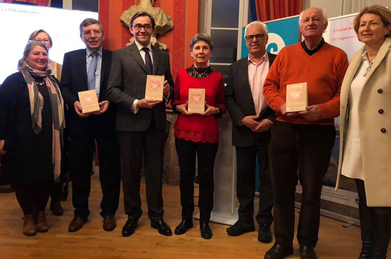 Remise du trophée Mon GR® préféré 2020 à la mairie d'Étretat