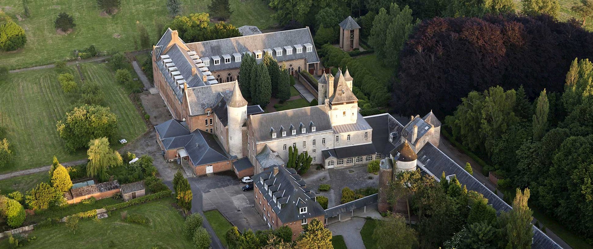 Wisques, abbaye bénédictine Saint-Paul (vue aérienne). © Olivier LECLERCQ / HEMIS