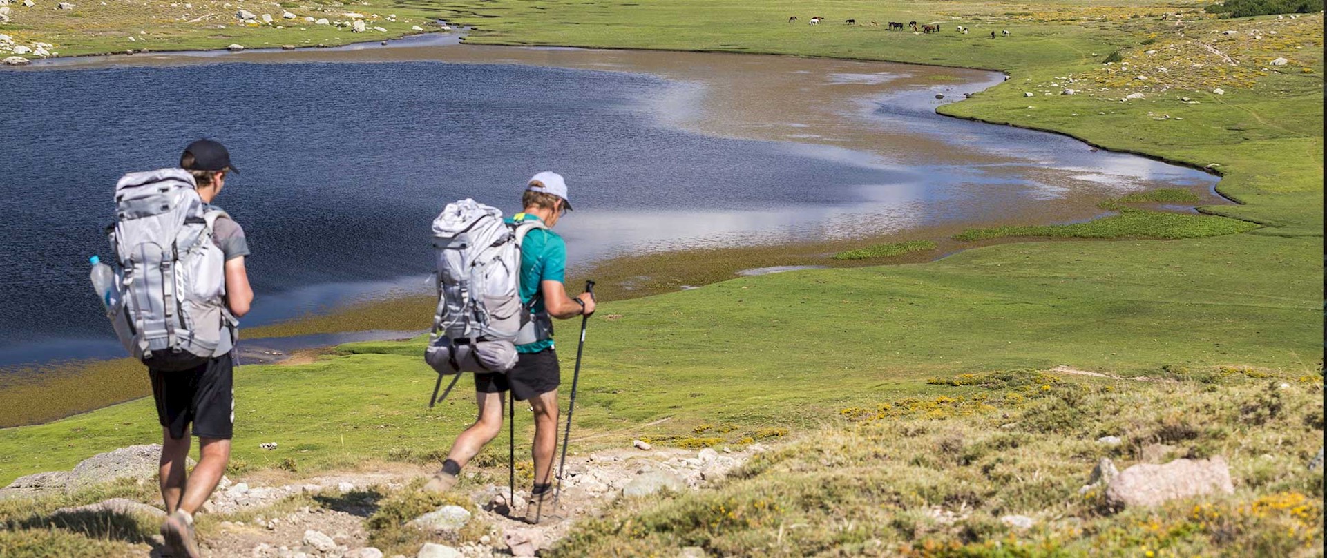 Randonnée sur le GR® 20, étape entre le refuge de Manganu et le Col de Verghio ou Castellu di Vergio, le lac Nino (1760m). © Michel CAVALIER / HEMIS