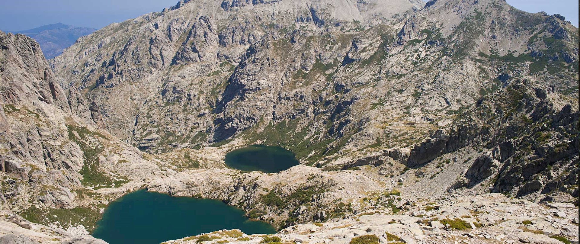 Randonnée sur le GR® 20, l'étape entre le refuge de Petra Piana et le refuge de Manganu, les lacs Capitellu et Melo. © Franck GUIZIOU / HEMIS