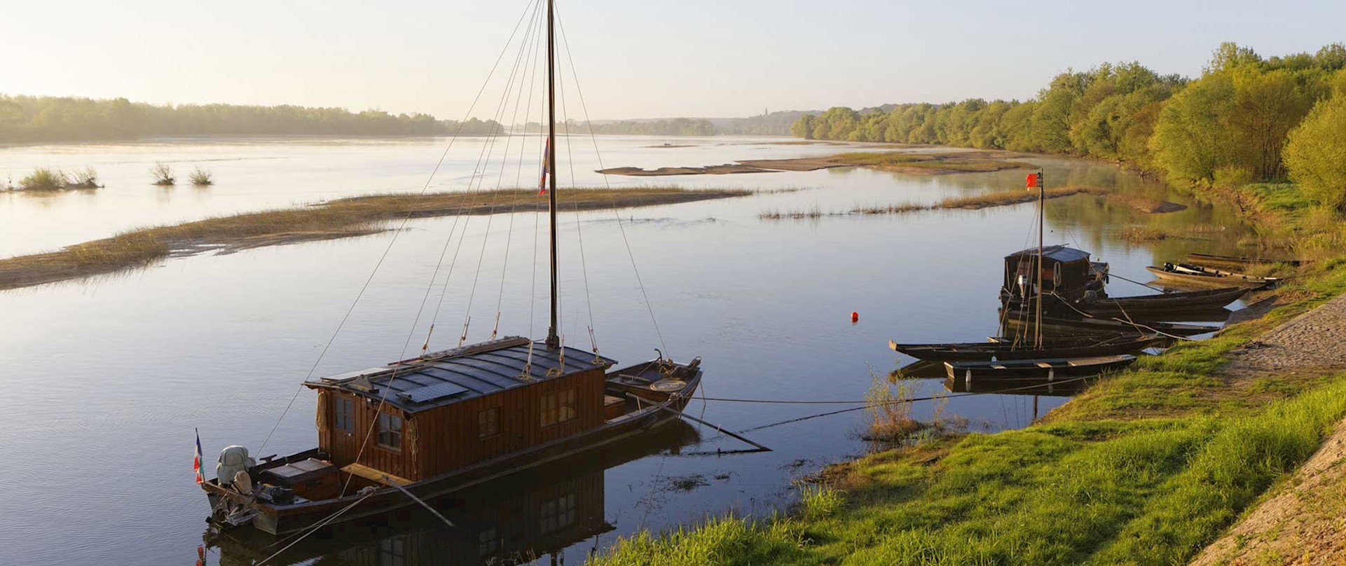 Le Thoureil, les bâteaux de l'association Rêves de Loire, Parc naturel régional Loire-Anjou-Touraine. © Christian GUY / HEMIS