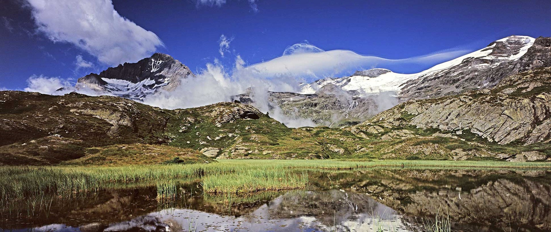 Vallée de la Maurienne, la Dent Parrachée (3697m) et le glacier de l'Arpont vus du lac du Lait (2 350m) en été.  Patrick DESGRAUPES / HEMIS