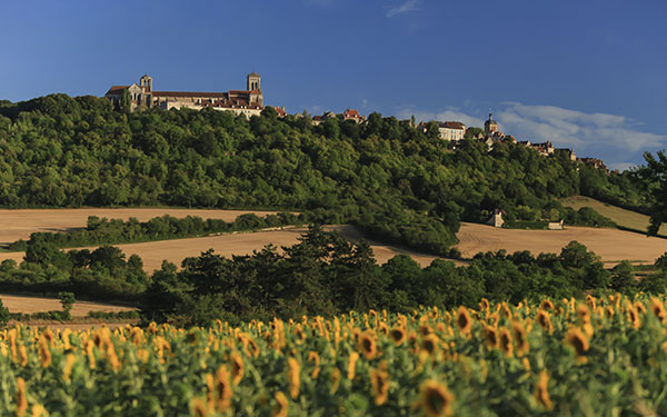 GR® 13 - Randonnée en Bourgogne d'Avallon à Vézelay. © Franck CHAREL / HEMIS