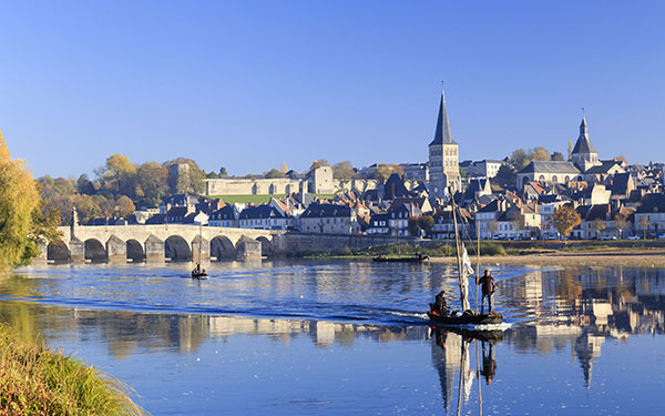 GR® 654 - Randonnée en Bourgogne de la Charité-sur-Loire à Nevers. © Hervé LENAIN / HEMIS