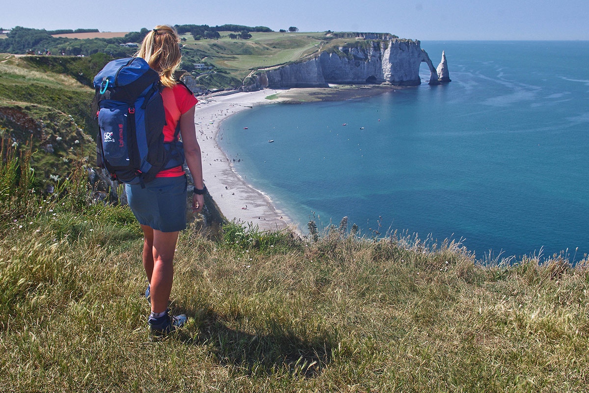 Randonnée à Étretat le long de la côte d'Albâtre © FFRandonnée