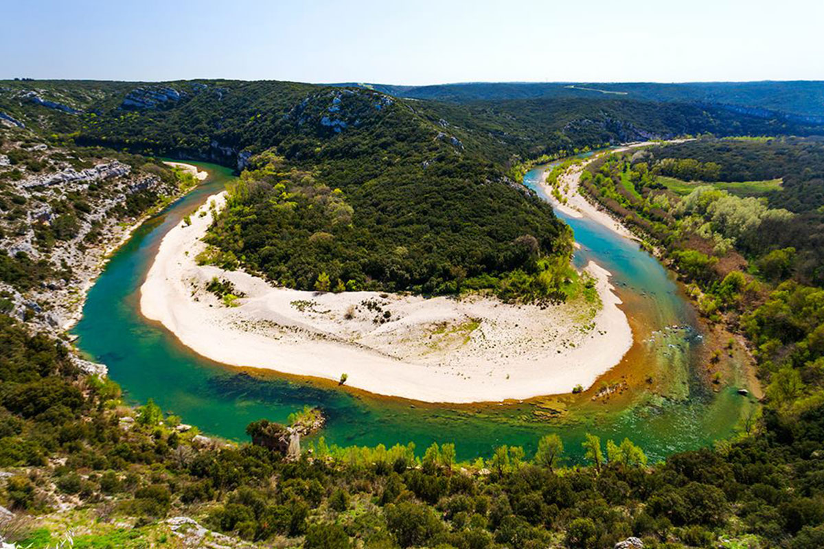 Randonnée dans les gorges de l'Ardèche © Gard Tourisme