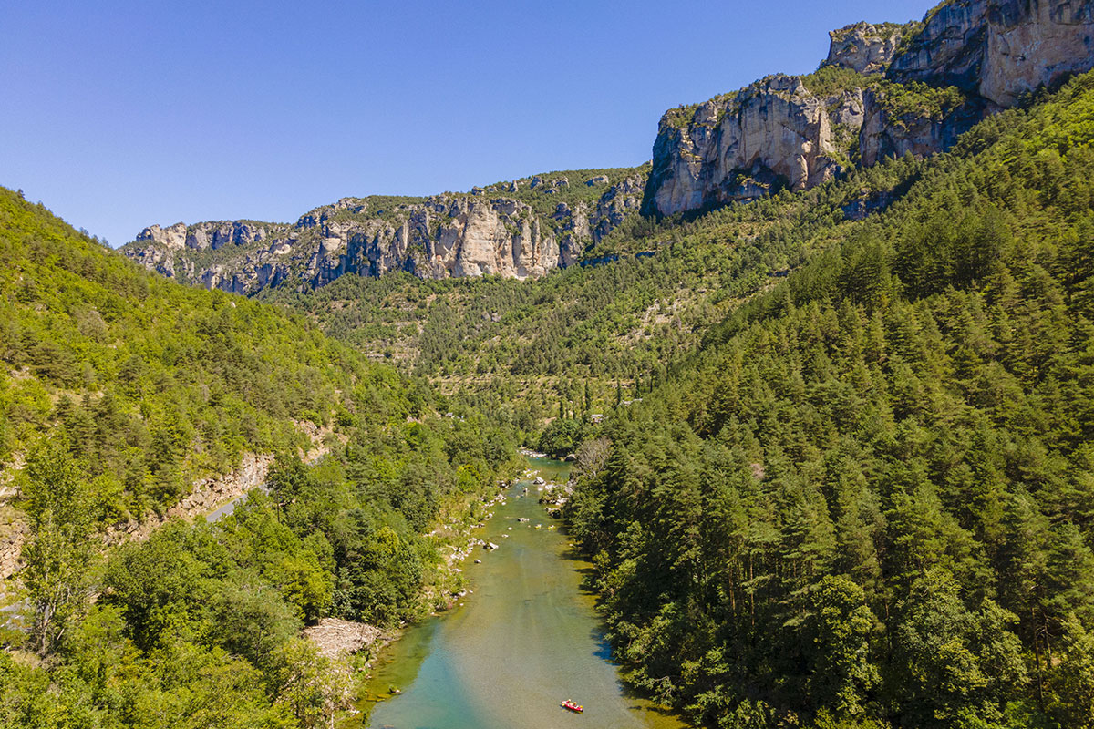 Randonnée dans les gorges du Tarn © Davit Bugrat / HEMIS