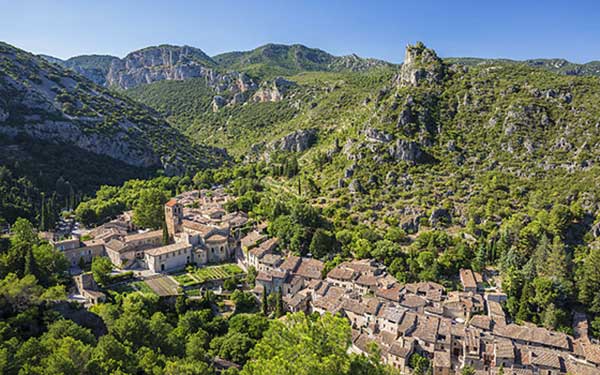 Chemin de Saint-Guilhem-l--Désert - crédit : Jacques PIERRE / HEMIS