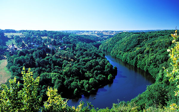 Randonnée sur le GR® de Pays val de Creuse. Belvédère de Ceaulmont © Hervé LENAIN / HEMIS