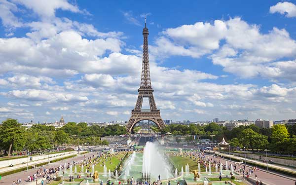 tour Eiffel, vendue deux fois par un escroc (7è arr.) © Robert Harding / HEMIS