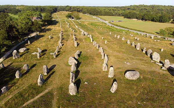 GR® 34 - sentier des Douaniers bretons ; les alignements de Carnac. © René MATTES / HEMIS