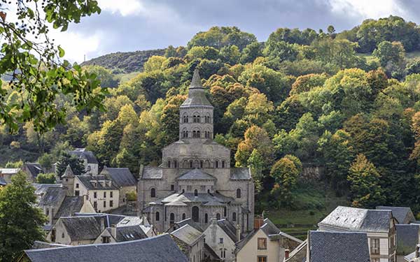 Randonnée en Auvergne sur le GR® 30 - Basilique d'Orceval © Hervé LENAIN / HEMIS