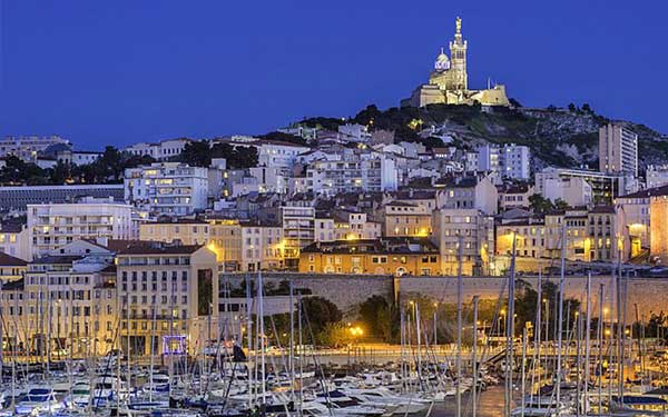 Vieux Port de Marseille avec la Basilique Notre-Dame-de-la-Garde - Crédit : LEMAIRE Stéphane / HEMIS