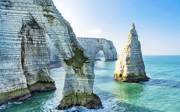 GR® 21 littoral de Normandie - Étretat, la falaise, l'Arche et l'Aiguille (vue aérienne) © Francis CORMON / HEMIS