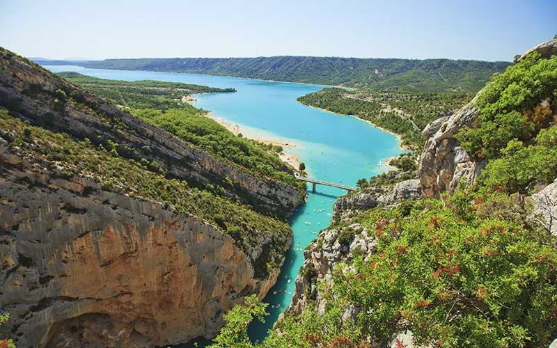 GR® 4 - De la Méditerranée à l'océan ; L'entrée des gorges du Verdon depuis le belvédère de Galetas © Hervé LENAIN / HEMIS