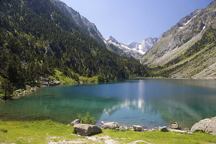 Hautes-Pyrénées, le lac de Gaube . Crédit : Azam Jean-Paul / hemis.fr 