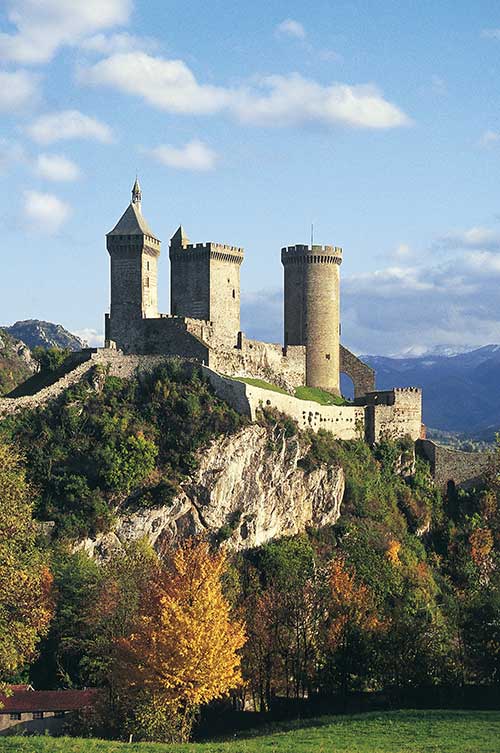 GR® 107, chemin des Bonshommes. Le château de Foix. Crédit : Azam Jean-Paul / hemis.fr 