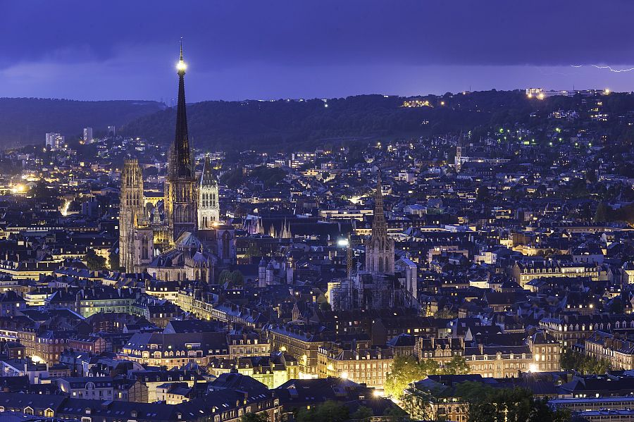 France, Seine-Maritime (76), Rouen, le centre-ville et la Cathédrale Notre-Dame vu de la Côte Sainte Catherine. Crédit : Stéphane LEMAIRE / HEMIS