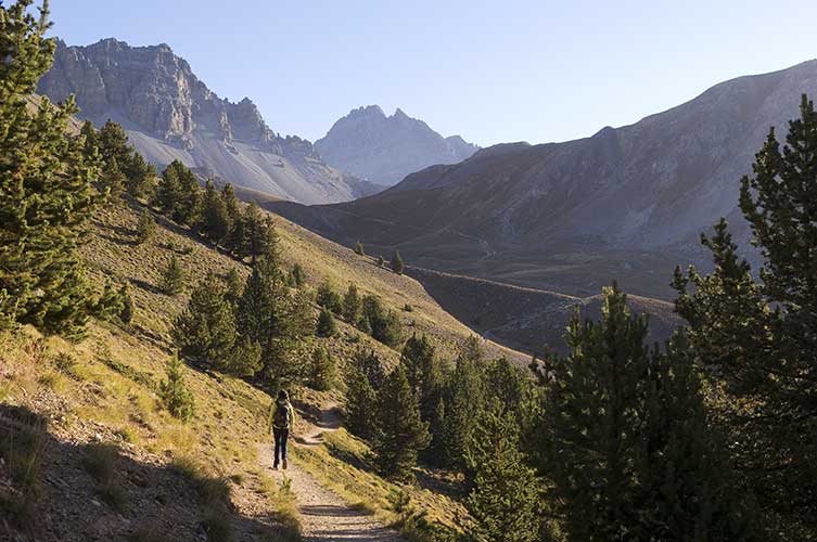 GR® 58, PNR du Queyras, randonnée au lac de Souliers au départ de la Casse Déserte (col d' Izoard). Crédit : Guiziou Franck / hemis.fr