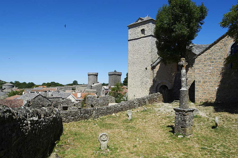 La Couvertoirade, église et cimetière