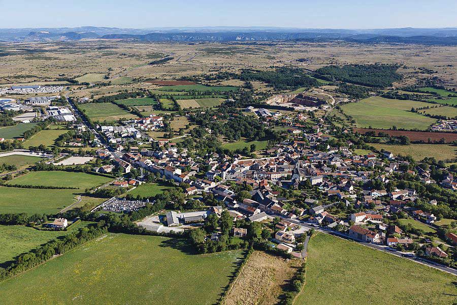 France, Aveyron (12), parc naturel régional des Grands Causses, La Cavalerie, le village fortifié sur le plateau du Larzac (vue aérienne). Crédit: Francis LEROY / HEMIS