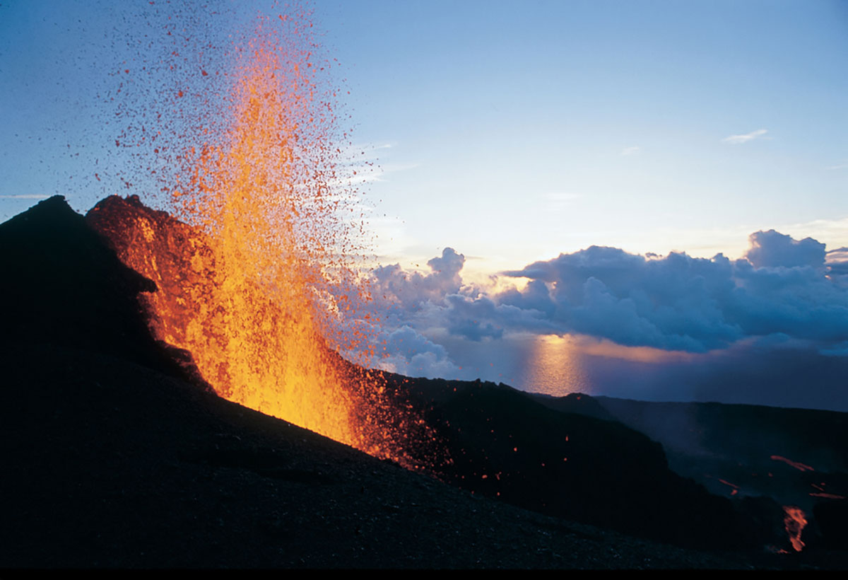 Eruption du piton de la Fournaise - crédit : FRUMM John / HEMIS