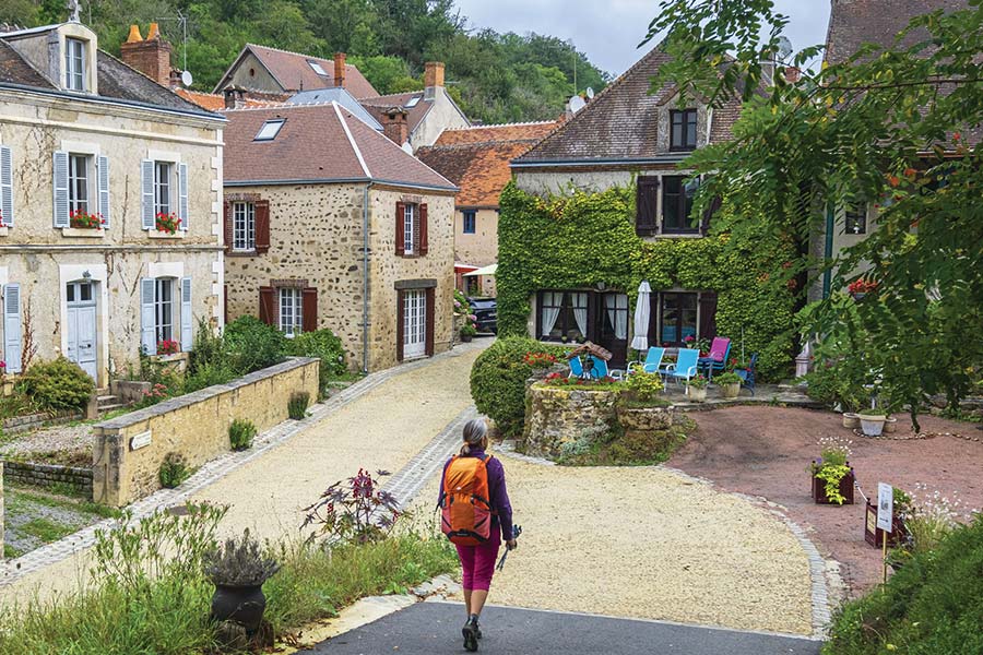 GR 100 - Les chemins de la guerre de Cent Ans GR 100 - Les chemins de la guerre de Cent Ans