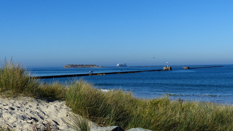 GR de Pays Tour de la Presqu'île du Cotentin, Les balcons de Cherbourg - Du Douet Piquot à Querqueville