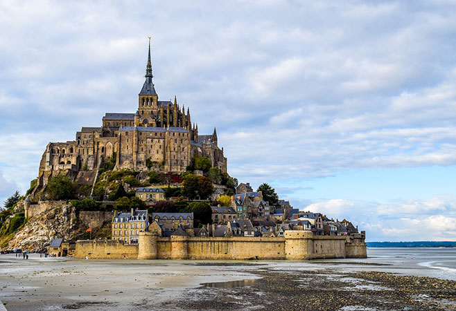 GR 37 - Du Mont-Saint-Michel à l'étang de Néal GR 37 - Du Mont-Saint-Michel à l'étang de Néal