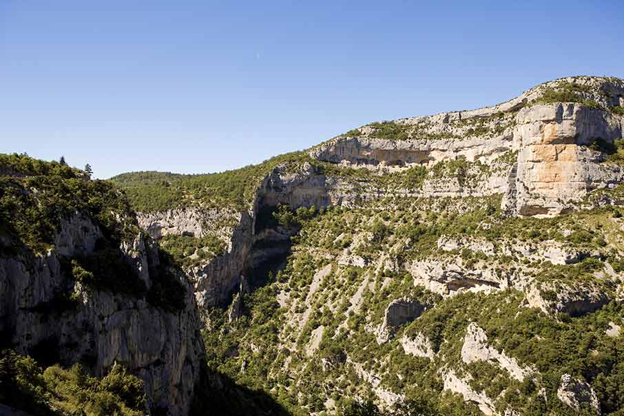 GR de Pays Tour du Massif du Ventoux - Les Gorges de la Nesque et le Mur de la Peste