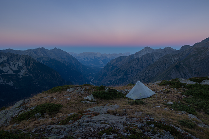 Nathan Mertz et son spot de bivouac sur le GR® 54 - © Nathan Mertz