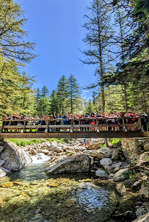 Passage de pont sur la Grande Traversée du Mercantour - Fin de la Grande Traversée du Mercantour - © Loïc Preghenella