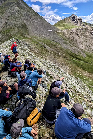 Pause avec vue pendant la Grande Traversée du Mercantour - Fin de la Grande Traversée du Mercantour - © Loïc Preghenella