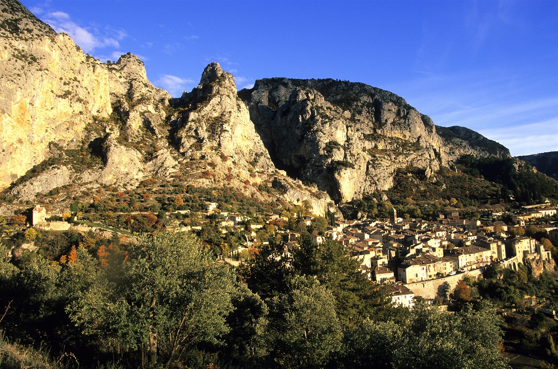 Parc naturel régional du Verson, Moustiers-Sainte-Marie, labellisé Les Plus Beaux Villages de France. Crédit : Moirenc Camille / hemis.fr